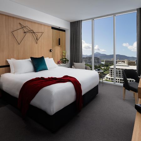 Hotel Crystalbrook Bailey Cairns Esterno foto A room at the Hotel