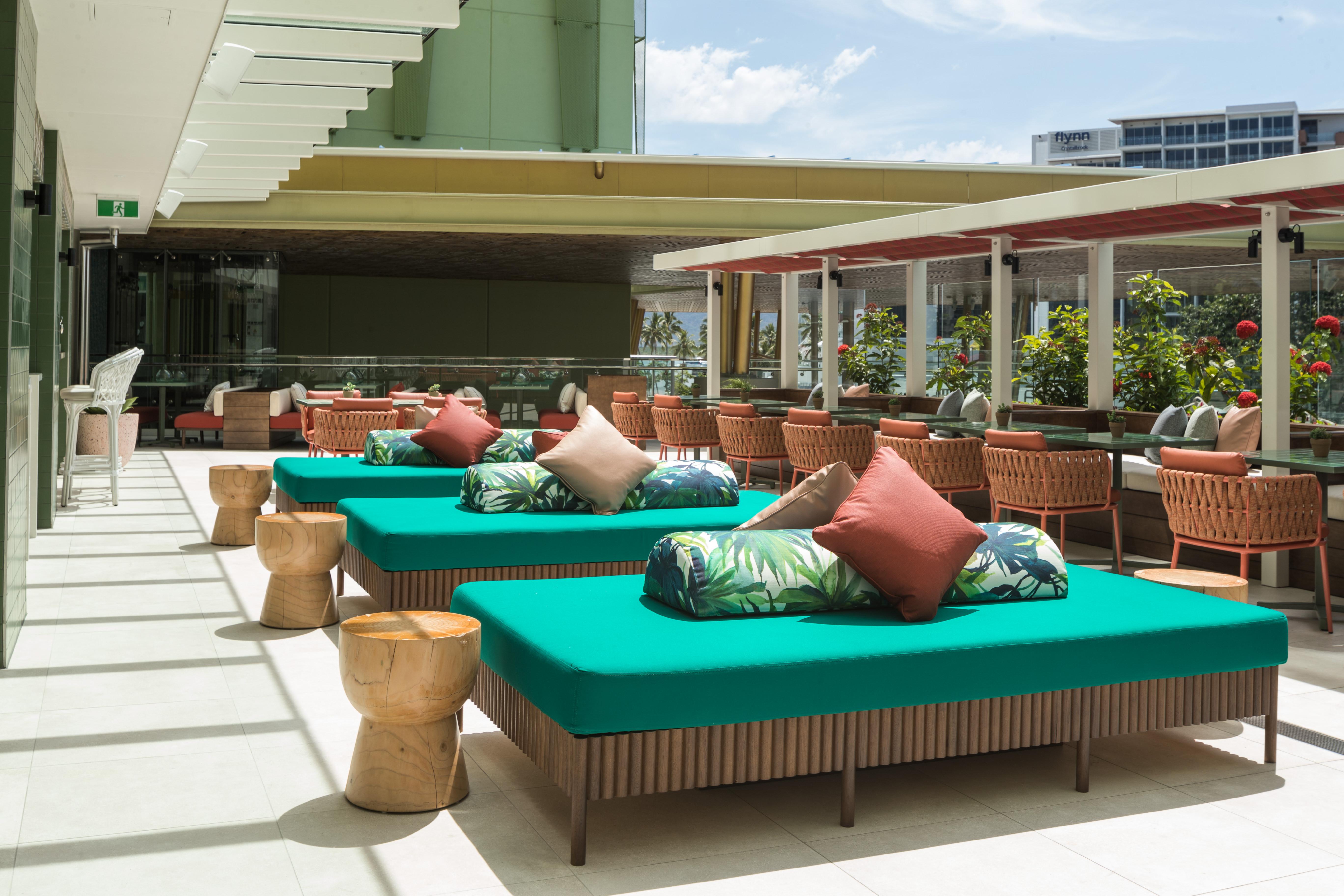 Hotel Crystalbrook Bailey Cairns Esterno foto The rooftop bar at the hotel