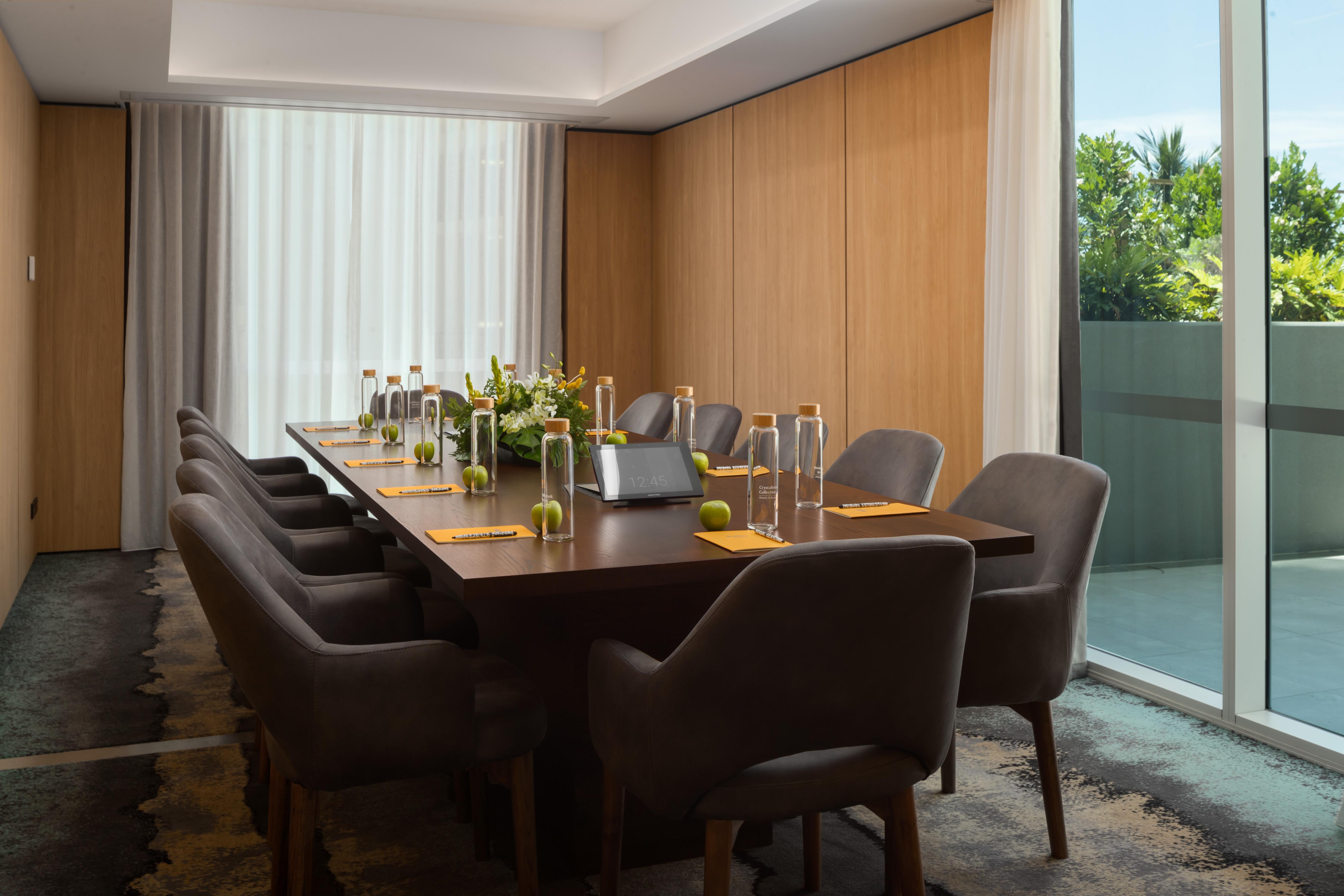 Hotel Crystalbrook Bailey Cairns Esterno foto Meeting room at the hotel