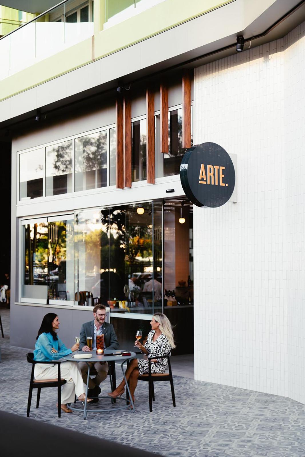 Hotel Crystalbrook Bailey Cairns Esterno foto Arte Restaurant