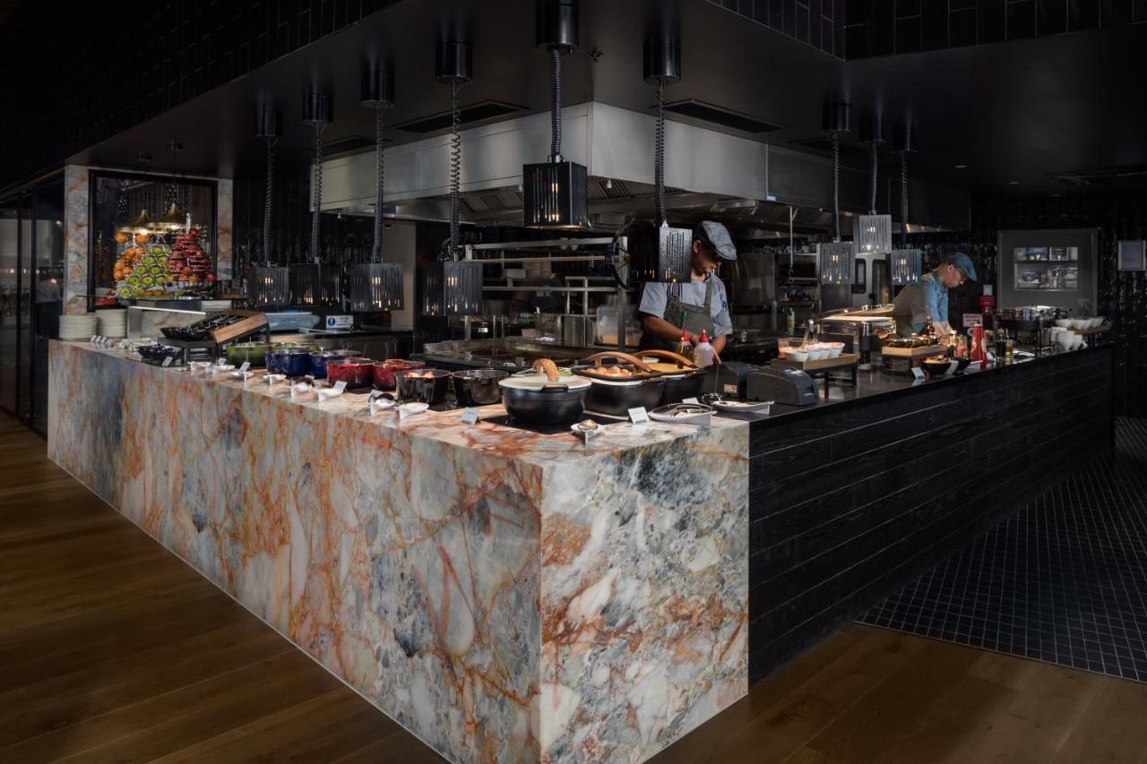 Hotel Crystalbrook Bailey Cairns Esterno foto The kitchen at the restaurant