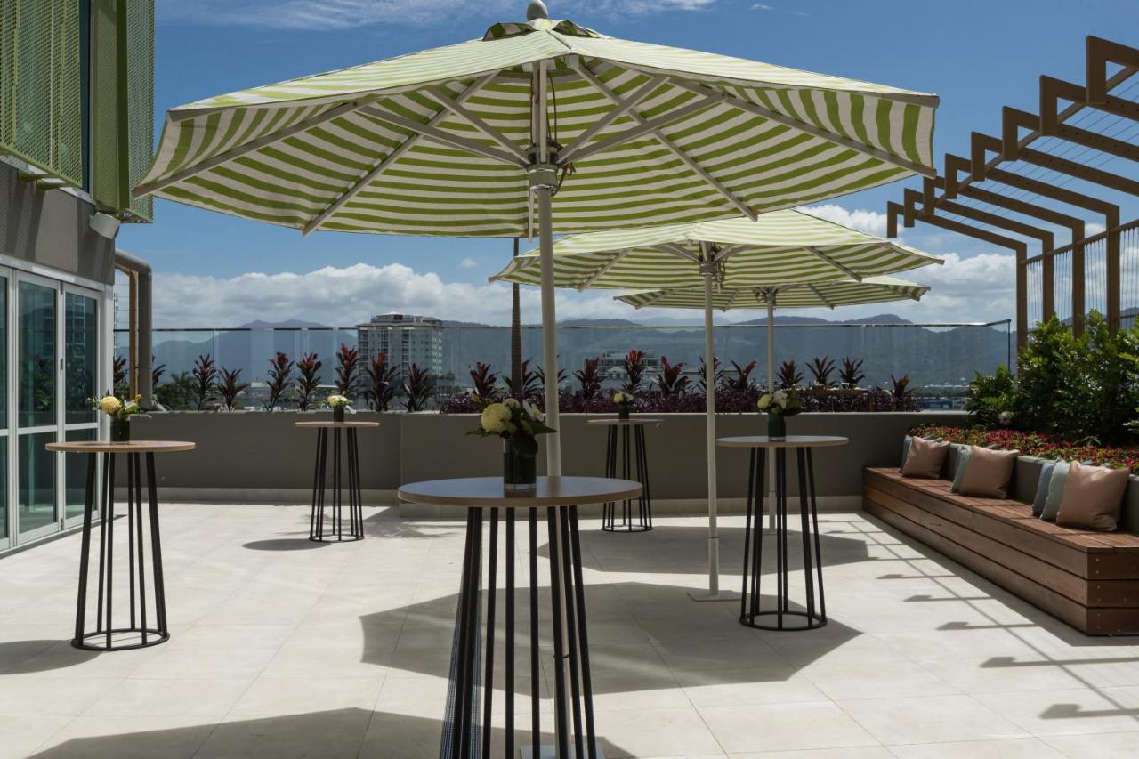 Hotel Crystalbrook Bailey Cairns Esterno foto The rooftop terrace at the hotel