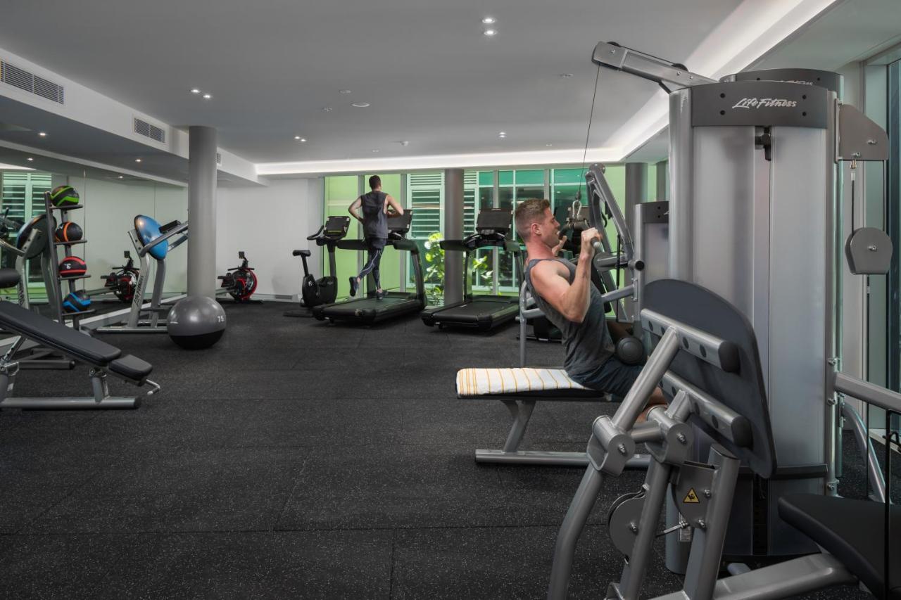 Hotel Crystalbrook Bailey Cairns Esterno foto The gym at the hotel